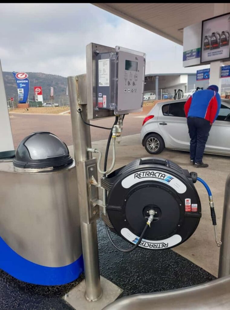 Forecourt airline installation